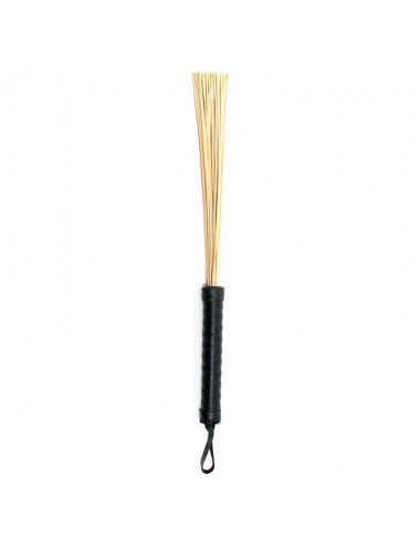 Flogger con tiras de ratan