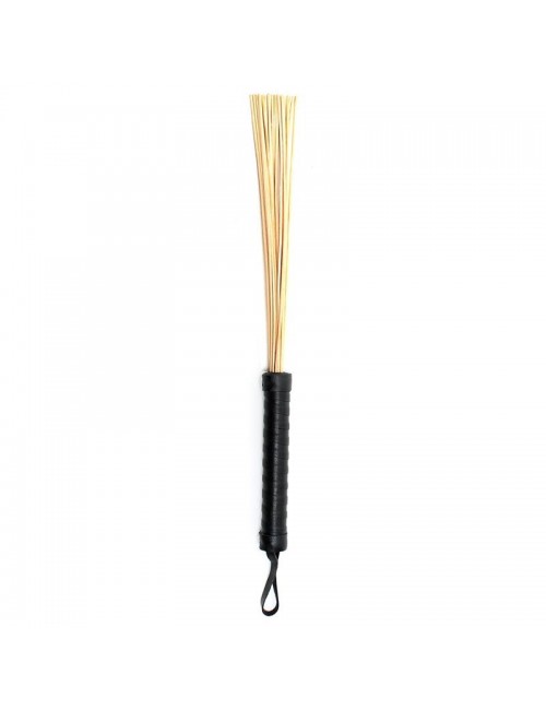 Flogger con tiras de ratan